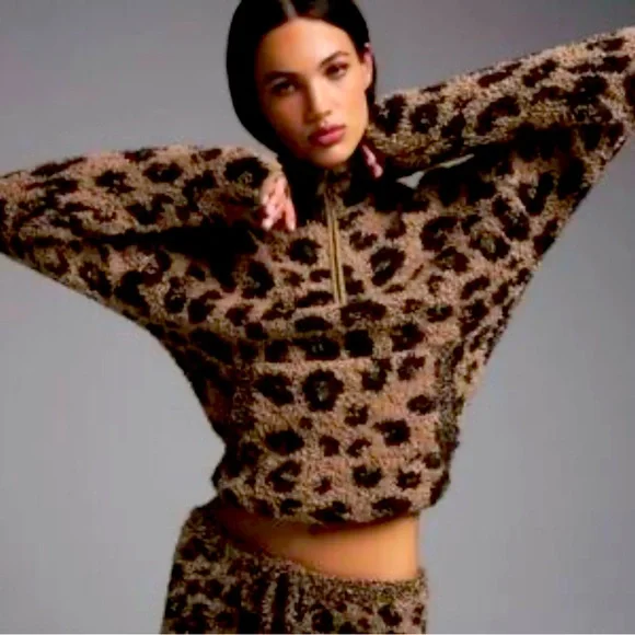 Skims Leopard Pullover. Cozy Fleece. Excellent Condition. Size Medium. - Picture 1 of 6